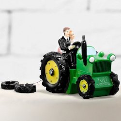 Brudpar med traktor 