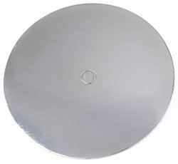 tårtbricka med perforerat hål