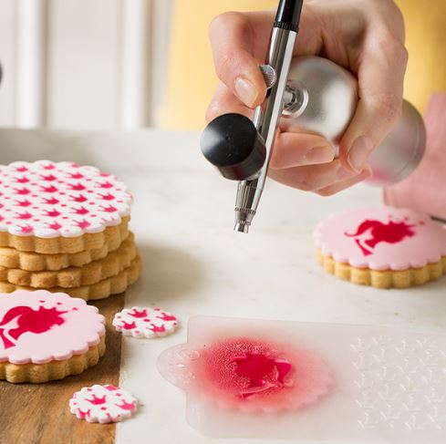 Airbrushfärg fuchsia för bakning