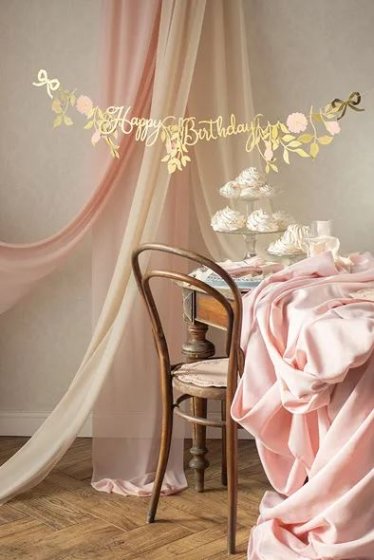 Banneri kukilla "Happy Birthday" 1,3 m