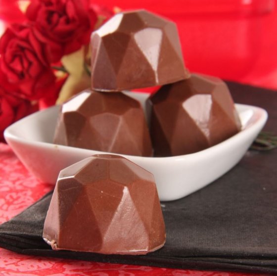 BWB pralinform diamond truffle