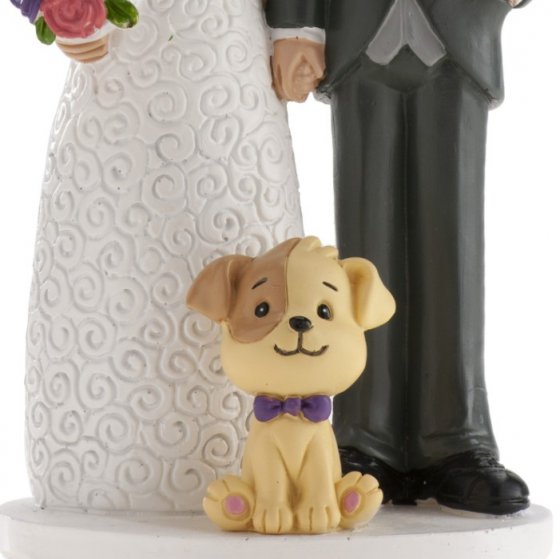 Brudpar till tårtan med hund