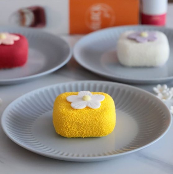 Dekora Velvet Spray Keltainen 400 ml