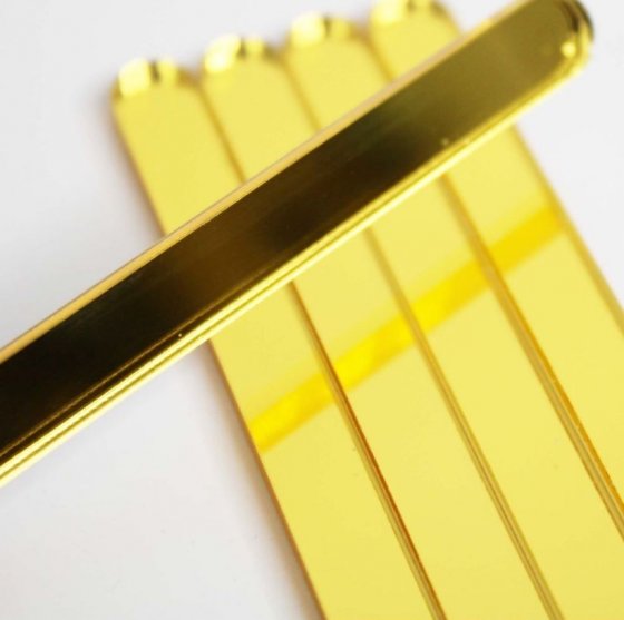 Guldfärgade glasspinnar