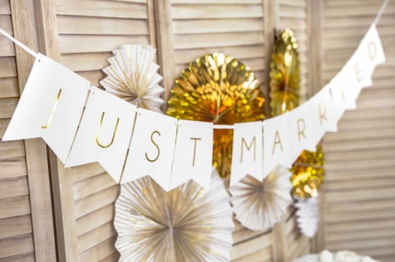 PartyDeco girlang just married vit 15 x 155 cm