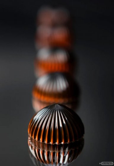 Chocolate World Pralinform Half Sphere Pleated CW1952