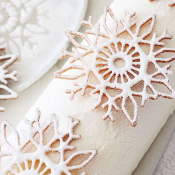 Velvet sparkling snow powder