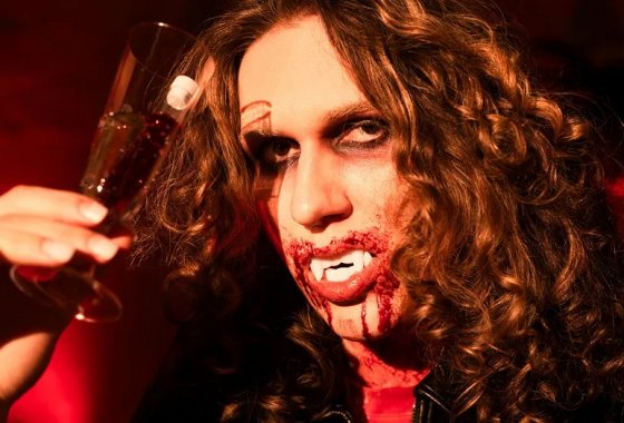 Valkoiset vampyyrihampaat